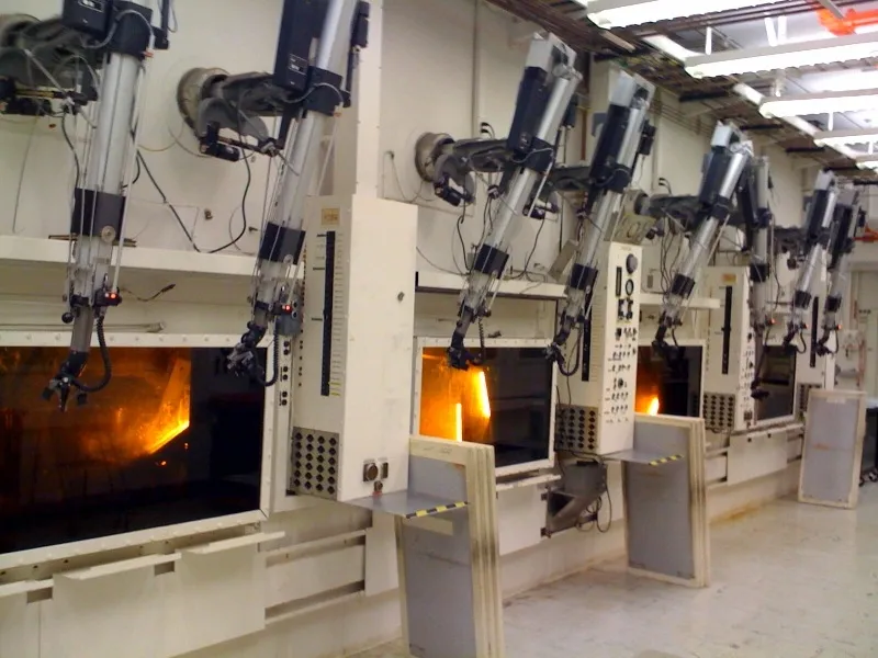 Hot cell viewing windows and remote manipulators